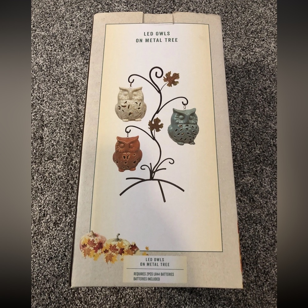 Cracker Barrel 3 Owl Lighted On Metal Tree - NEW